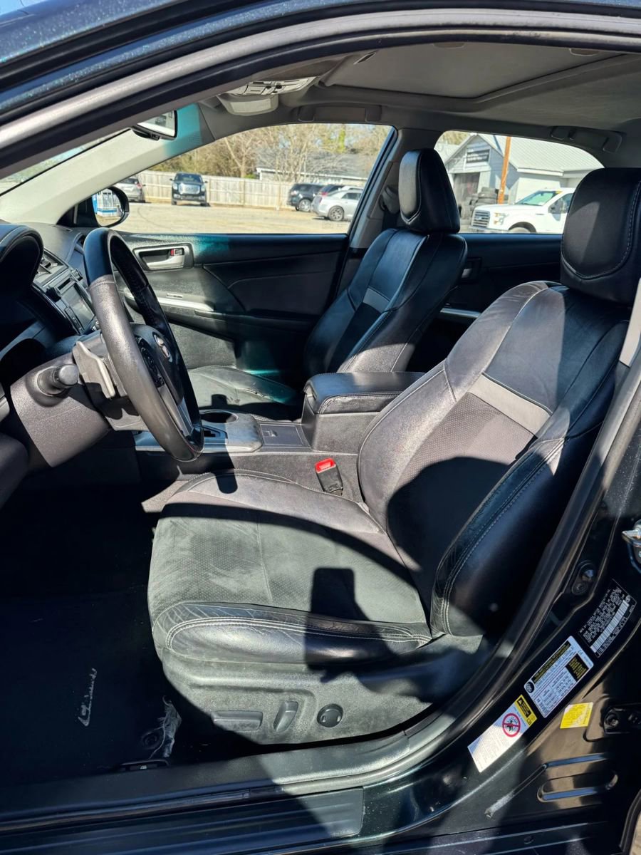 Used 2014 Toyota Camry SE w/ Leather Package image 18