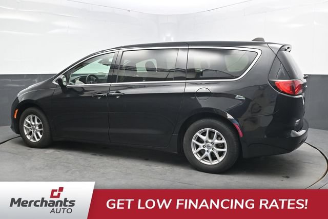 Used 2023 Chrysler Voyager LX FWD image 4