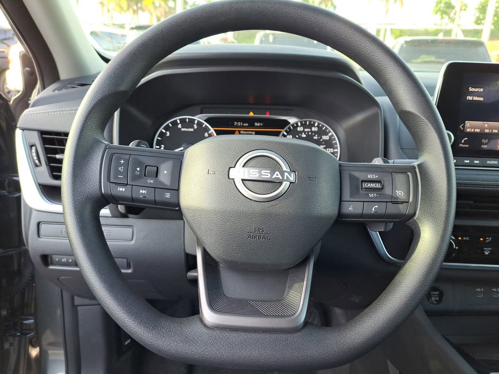 Used 2025 Nissan Rogue S image 17