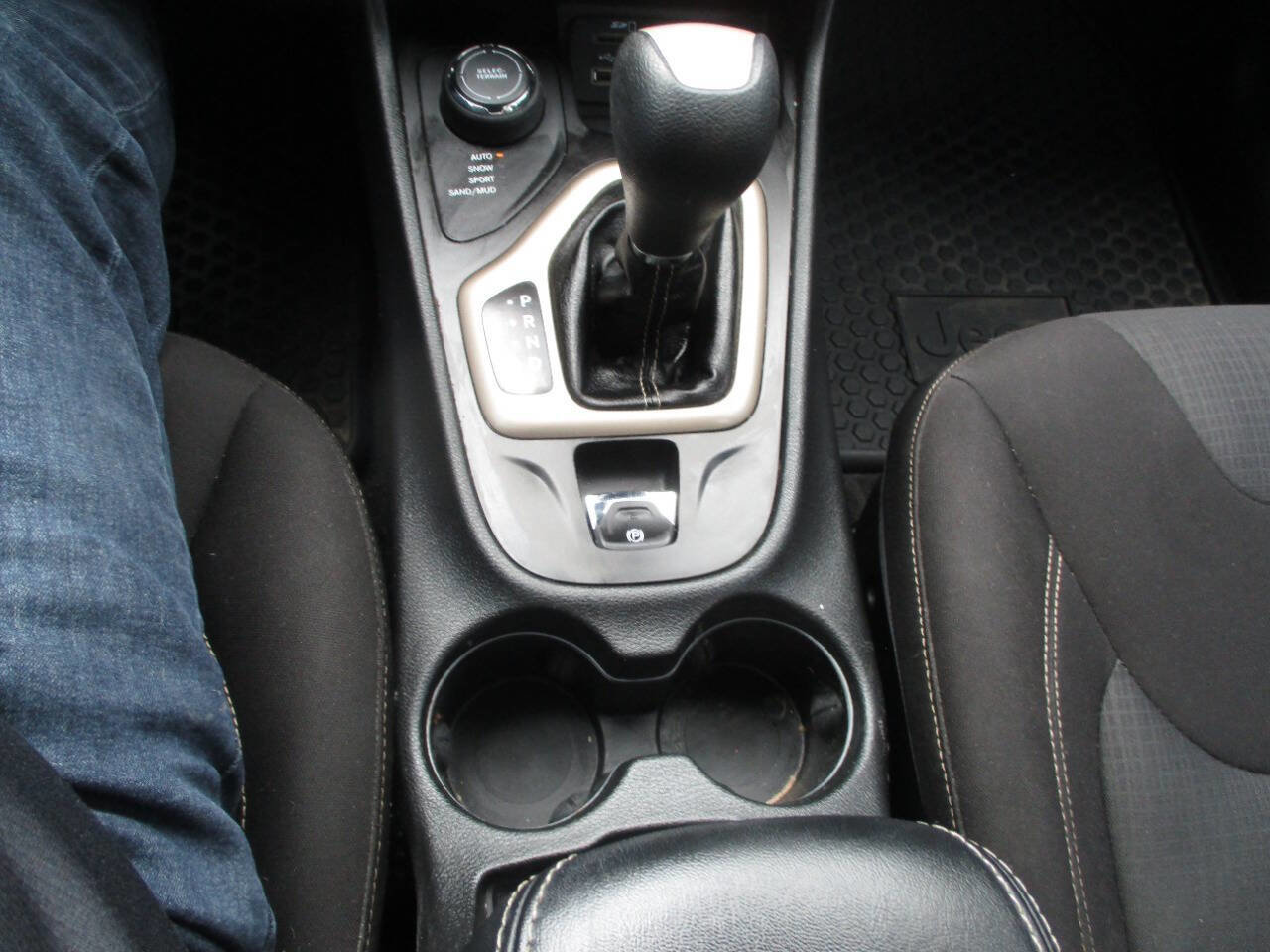 Used 2016 Jeep Cherokee Latitude w/ Cold Weather Group image 26