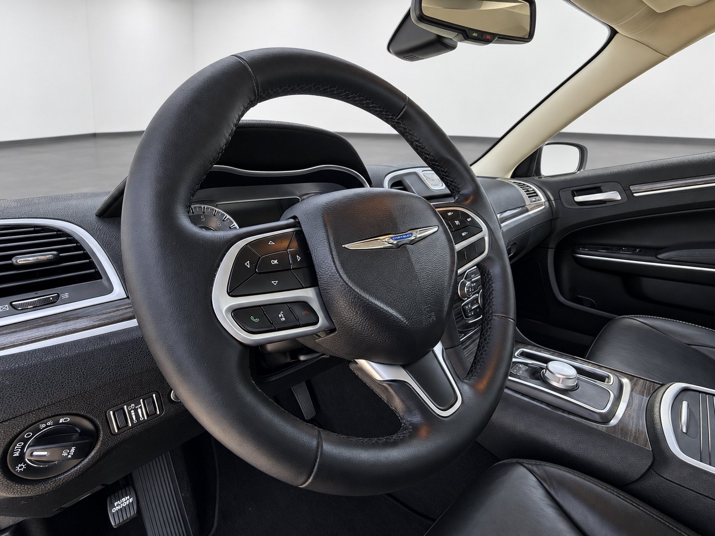 Used 2021 Chrysler 300 Touring L AWD/4WD image 27