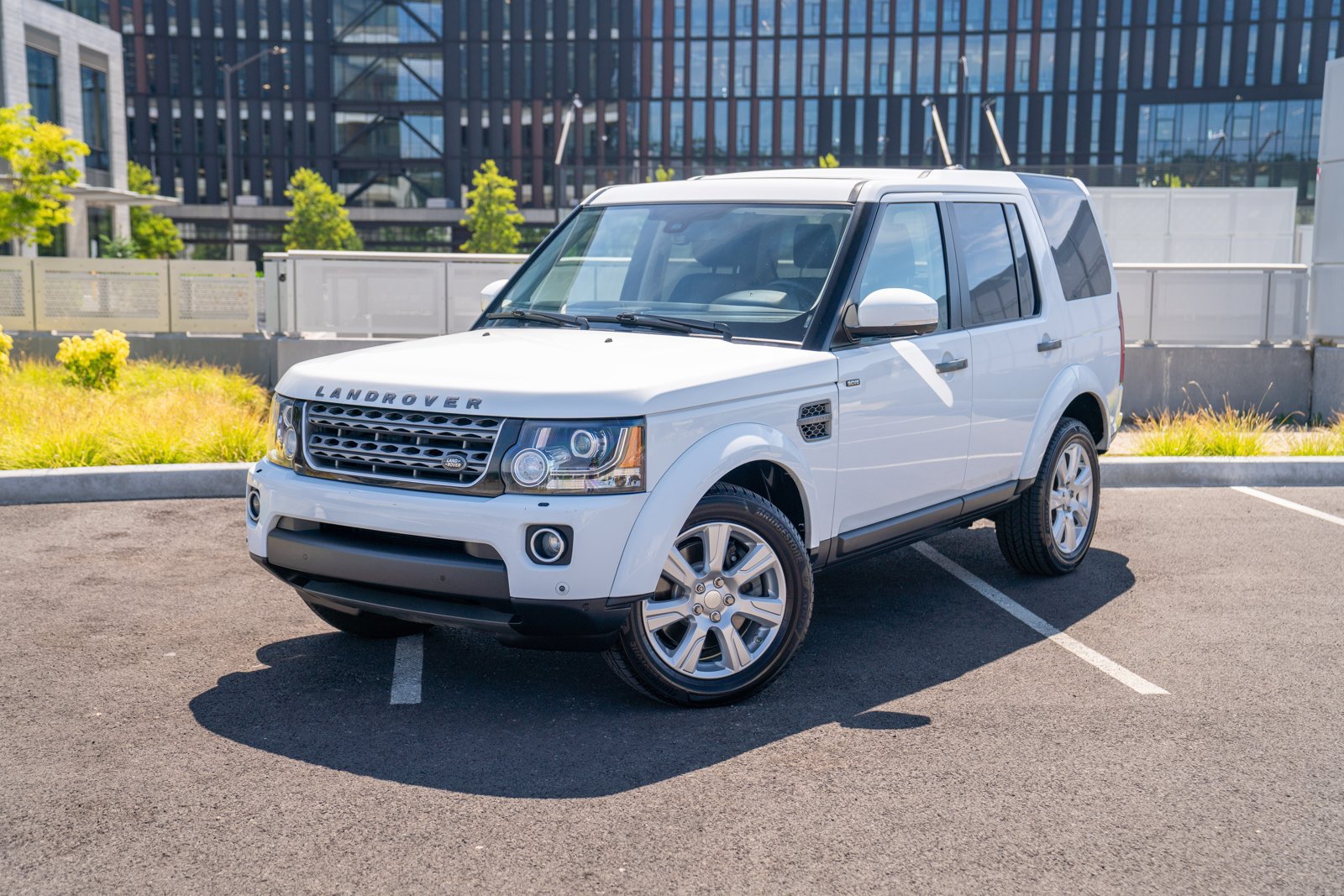Used 2014 Land Rover LR4 HSE AWD/4WD image 1