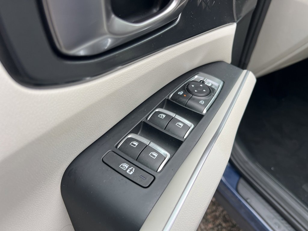 Certified 2025 Kia Sorento S w/ Panoramic Sunroof Package image 12