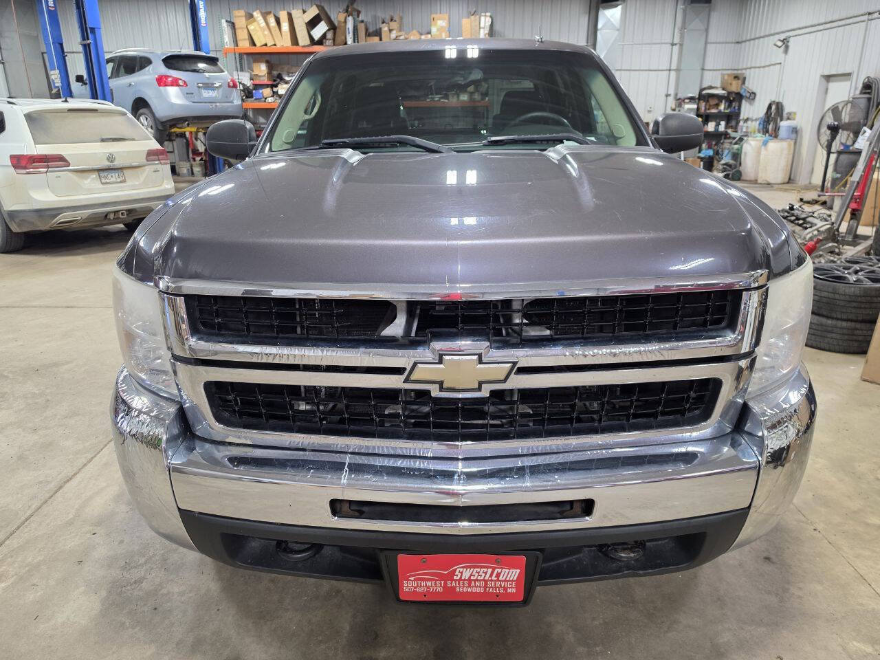 Used 2010 Chevrolet Silverado 2500 LT AWD/4WD image 3