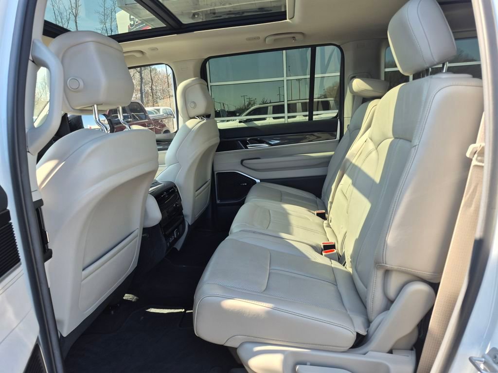 Used 2023 Jeep Wagoneer 2WD w/ Premium Group I image 15