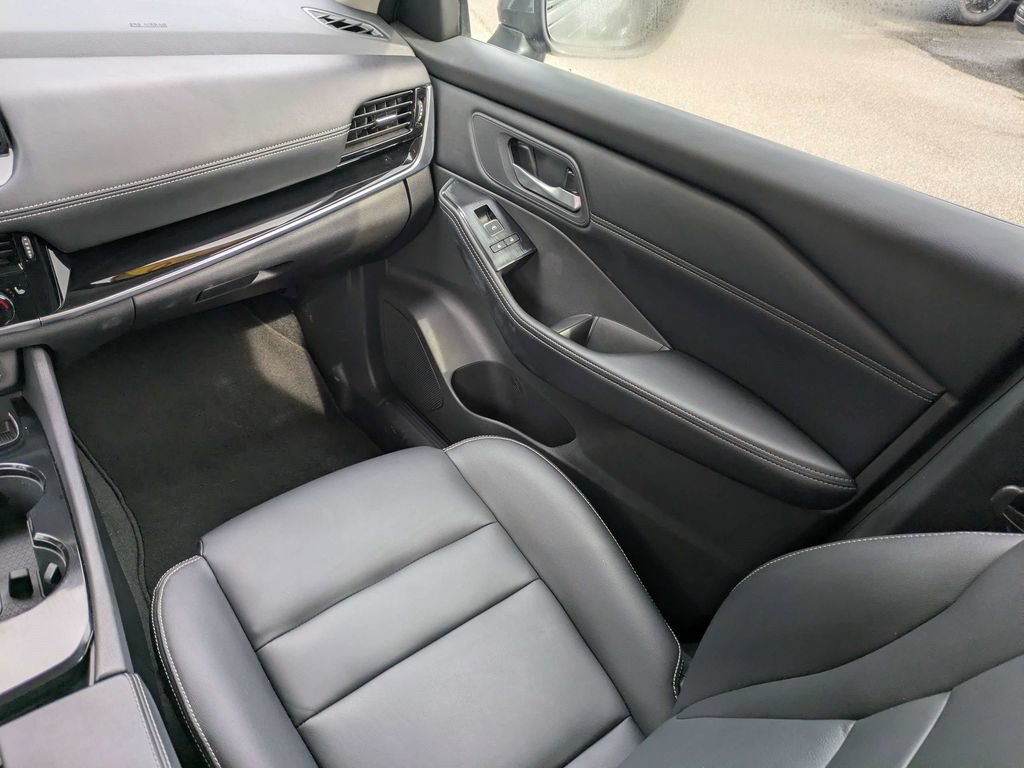 Used 2026 Nissan Rogue SL FWD image 18