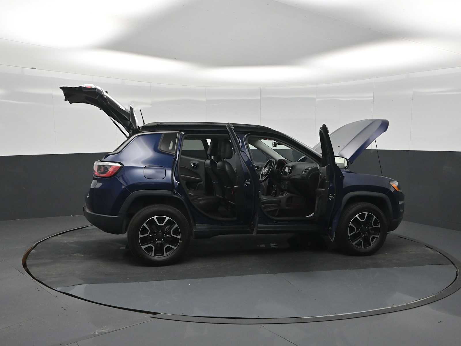 Used 2019 Jeep Compass Trailhawk w/ Popular Equipment Group AWD/4WD image 42