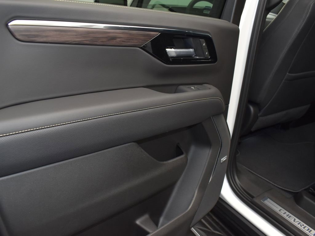New 2025 Chevrolet Suburban Premier image 15