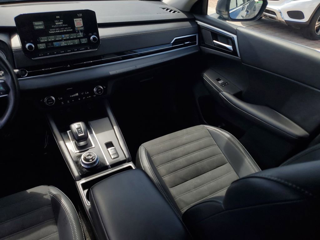 Used 2024 Mitsubishi Outlander AWD image 17