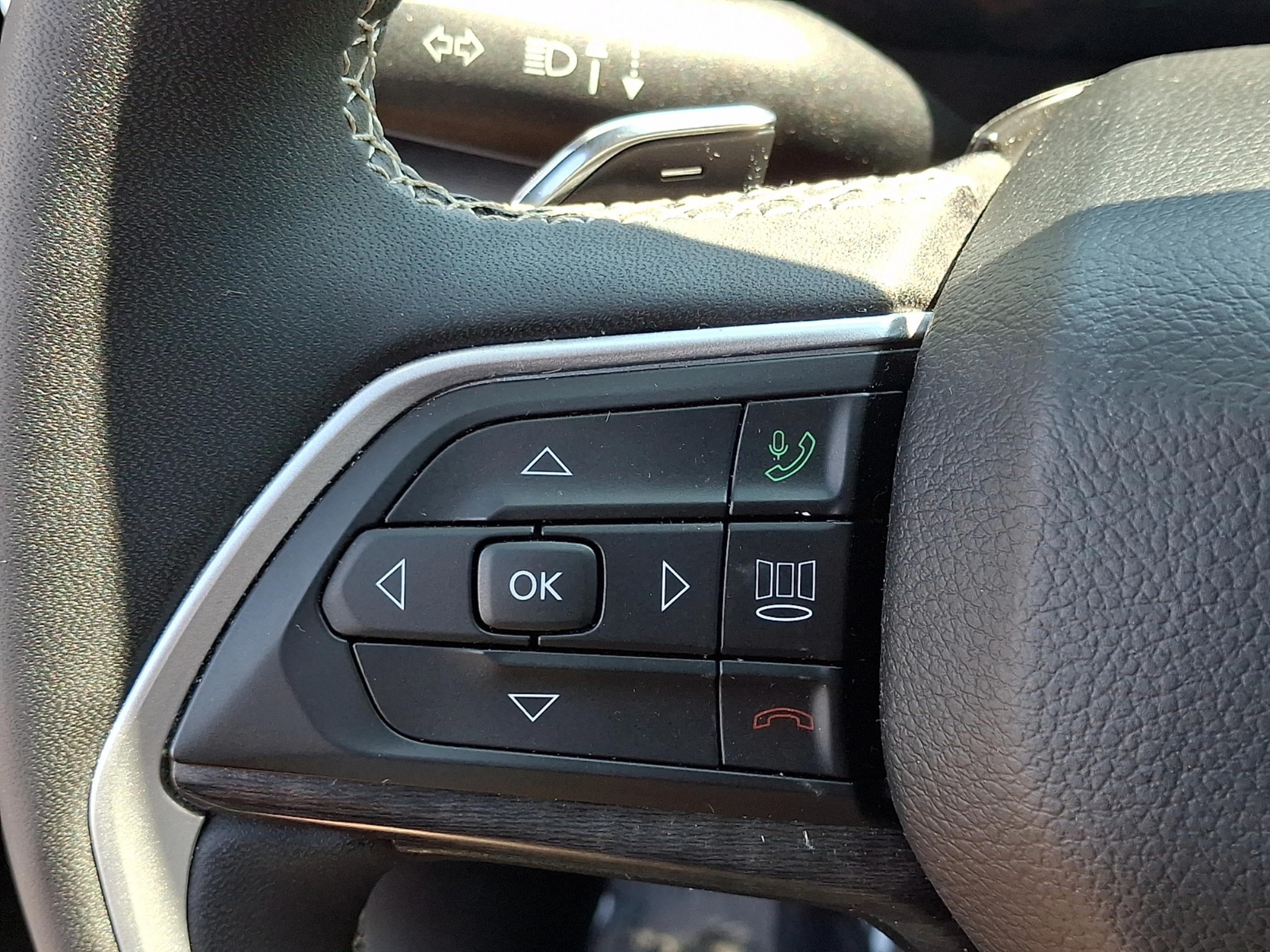 Used 2023 Jeep Grand Cherokee 4WD 4xe image 23