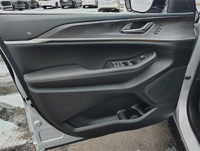 New 2025 Jeep Grand Cherokee Limited w/ Trailer Tow Package image 12