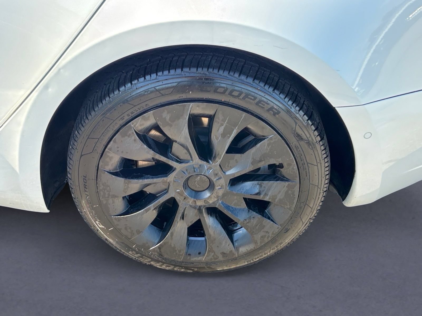 Used 2022 Tesla Model 3 Long Range AWD/4WD image 9