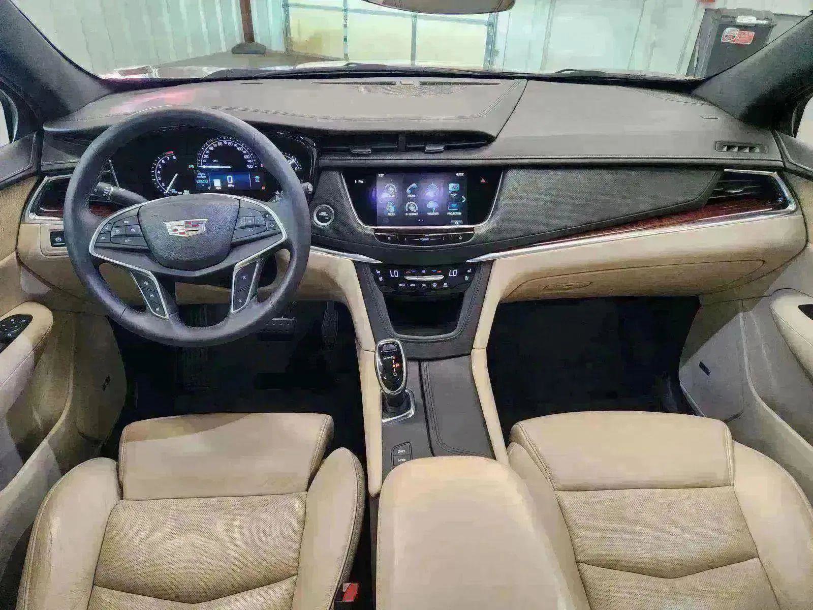 Used 2017 Cadillac XT5 Premium Luxury image 2