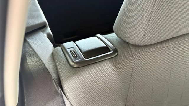 Used 2025 Toyota RAV4 XLE FWD image 27