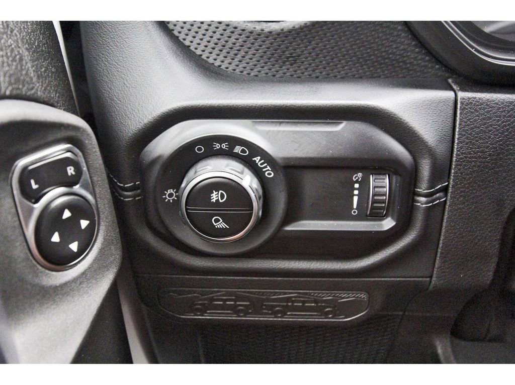 Used 2024 Jeep Gladiator Rubicon w/ Technology Group image 20