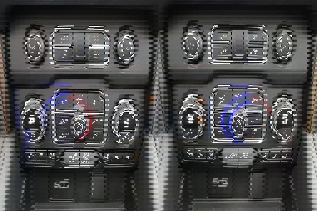 Used 2024 Chevrolet Tahoe High Country w/ Advanced Technology Package image 31