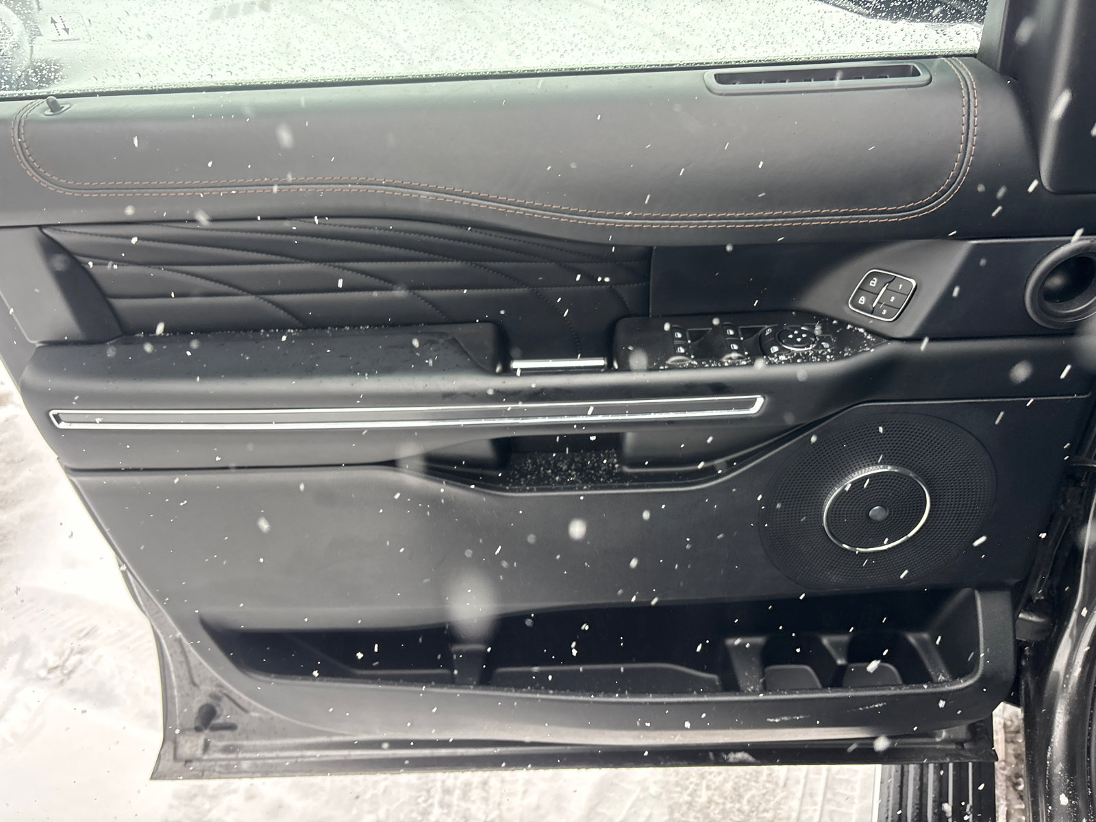 Used 2021 Ford Expedition Platinum image 11