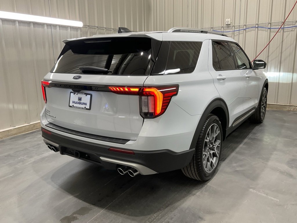 Used 2025 Ford Explorer Platinum w/ Ultimate Package image 24