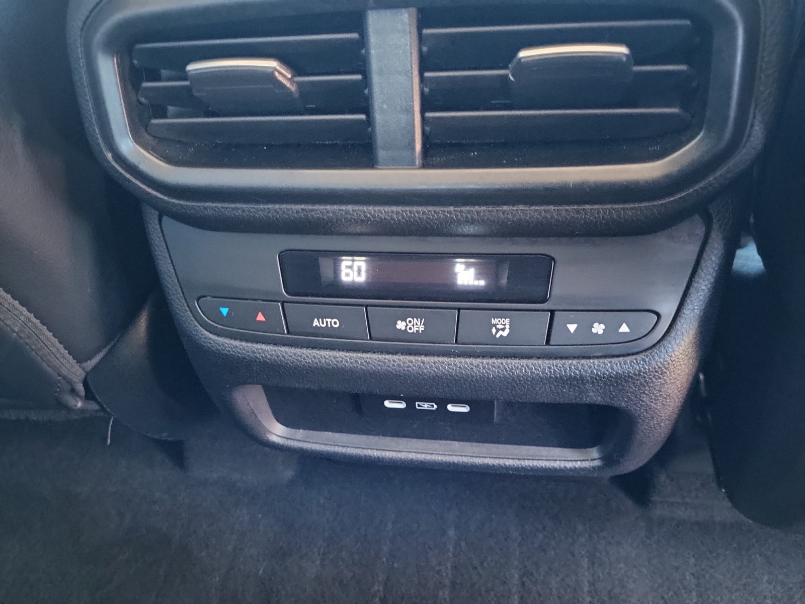 Used 2025 Honda Pilot Touring image 32