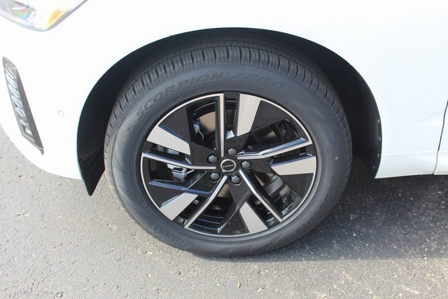 New 2026 Volvo XC60 B5 Plus w/ Climate Package image 10