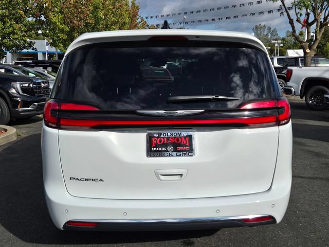 Used 2024 Chrysler Pacifica Touring-L FWD image 5