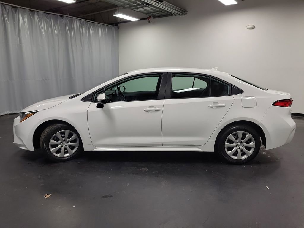 Used 2025 Toyota Corolla LE image 5