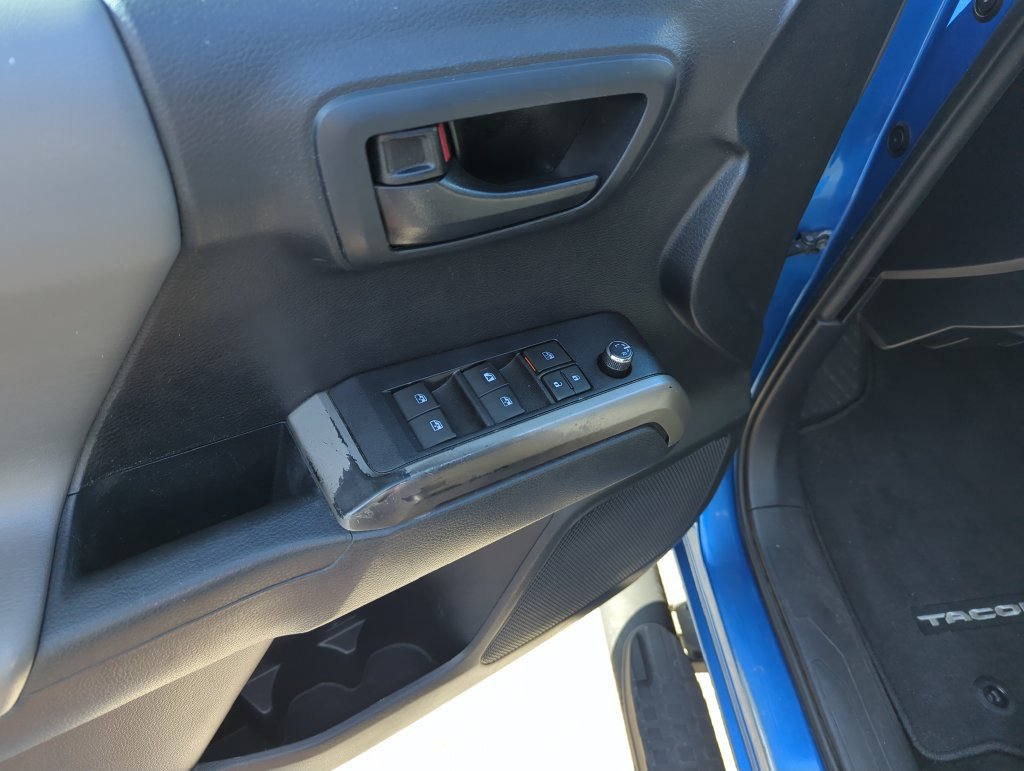 Used 2018 Toyota Tacoma SR5 RWD image 16