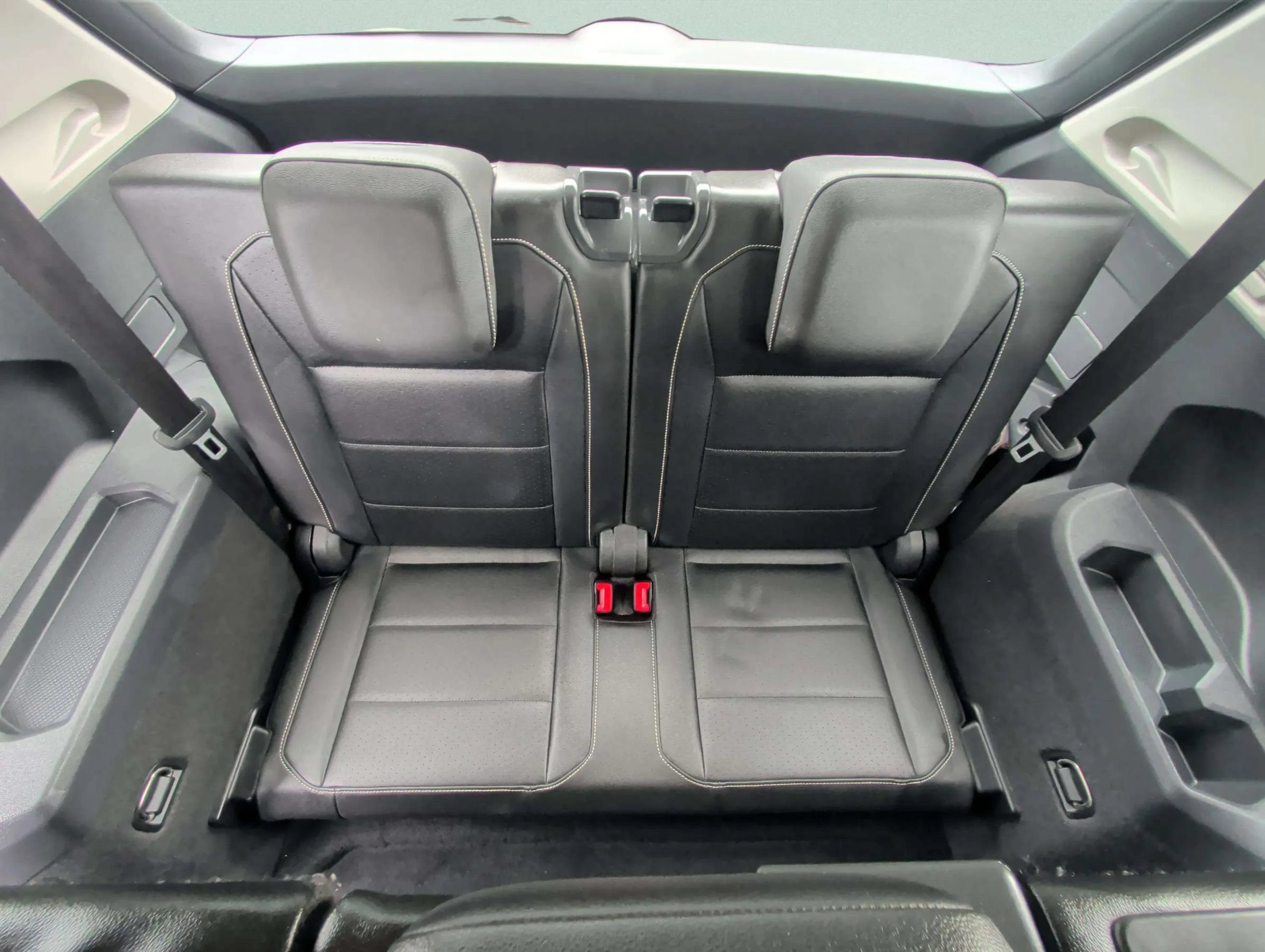 Used 2021 Volkswagen Tiguan SE FWD image 33