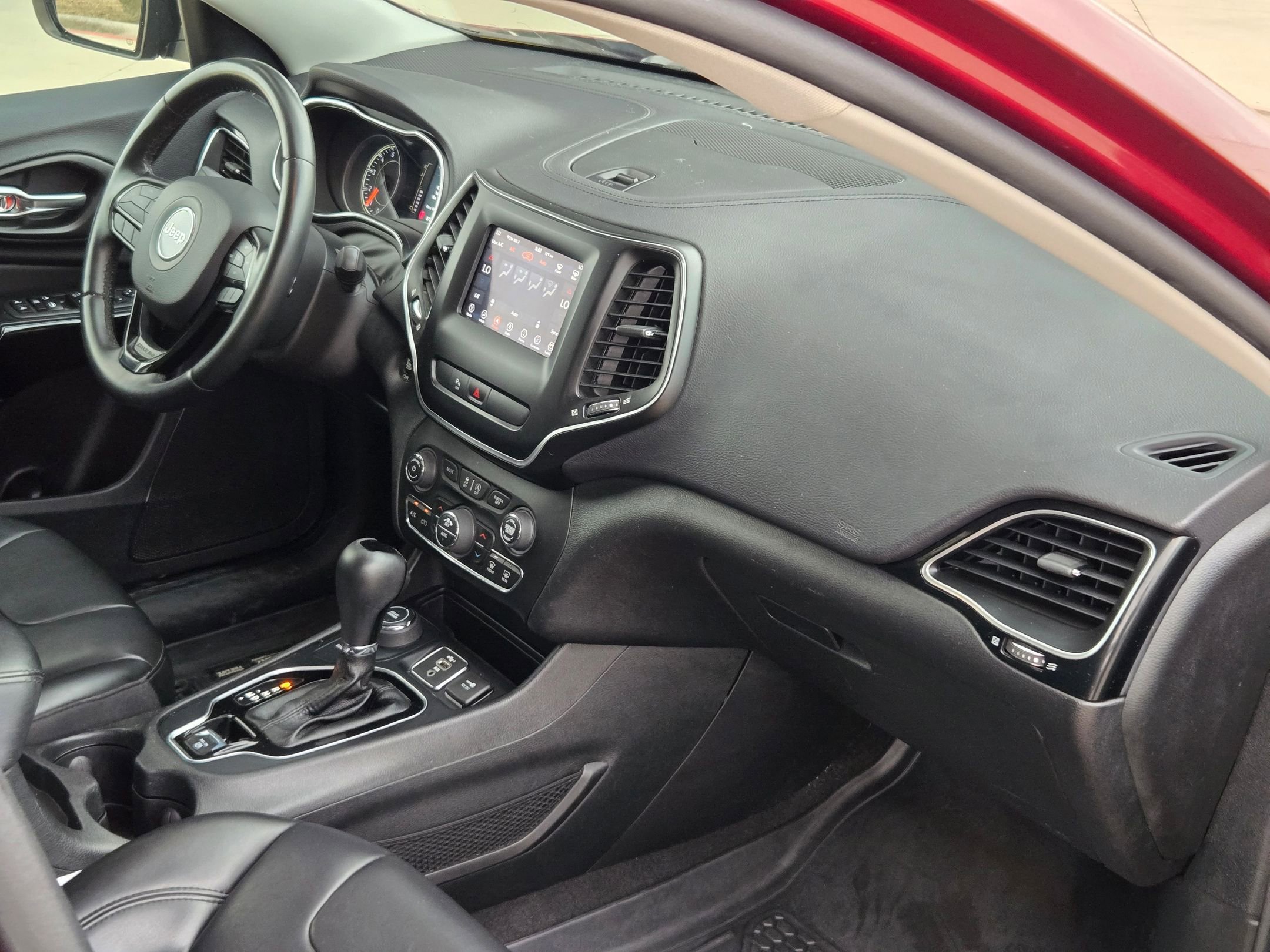 Used 2020 Jeep Cherokee Latitude Plus image 28