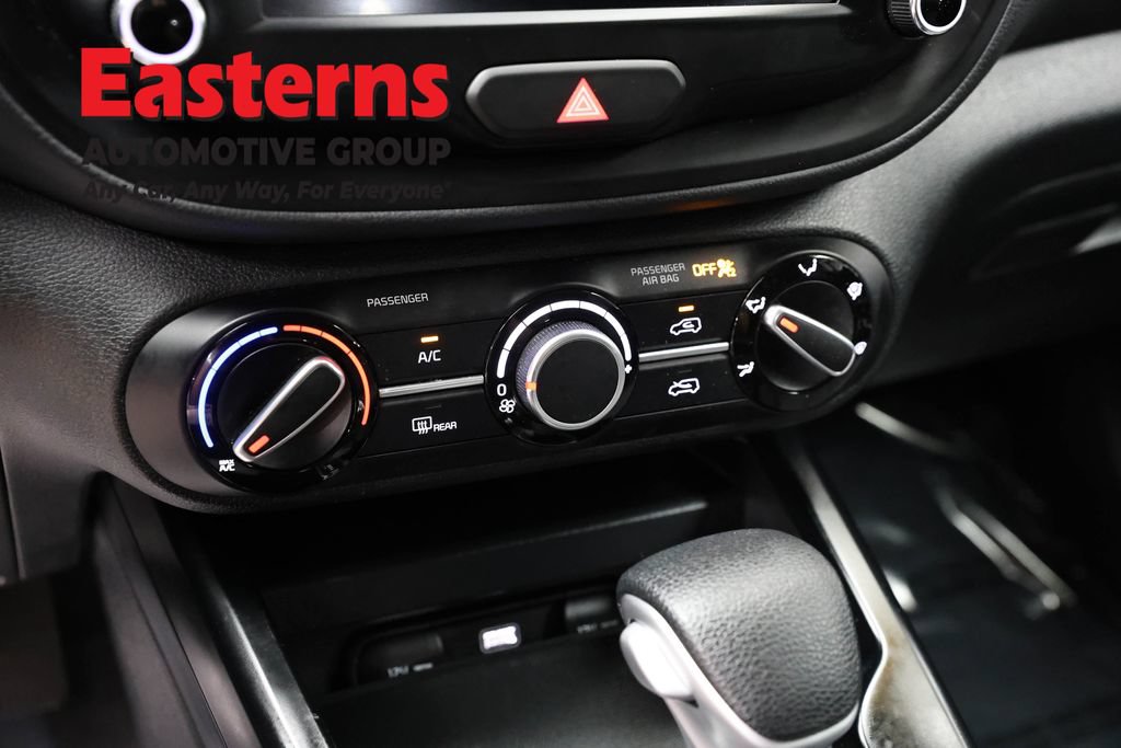 Used 2025 Kia Soul LX w/ LX Technology Package FWD image 19