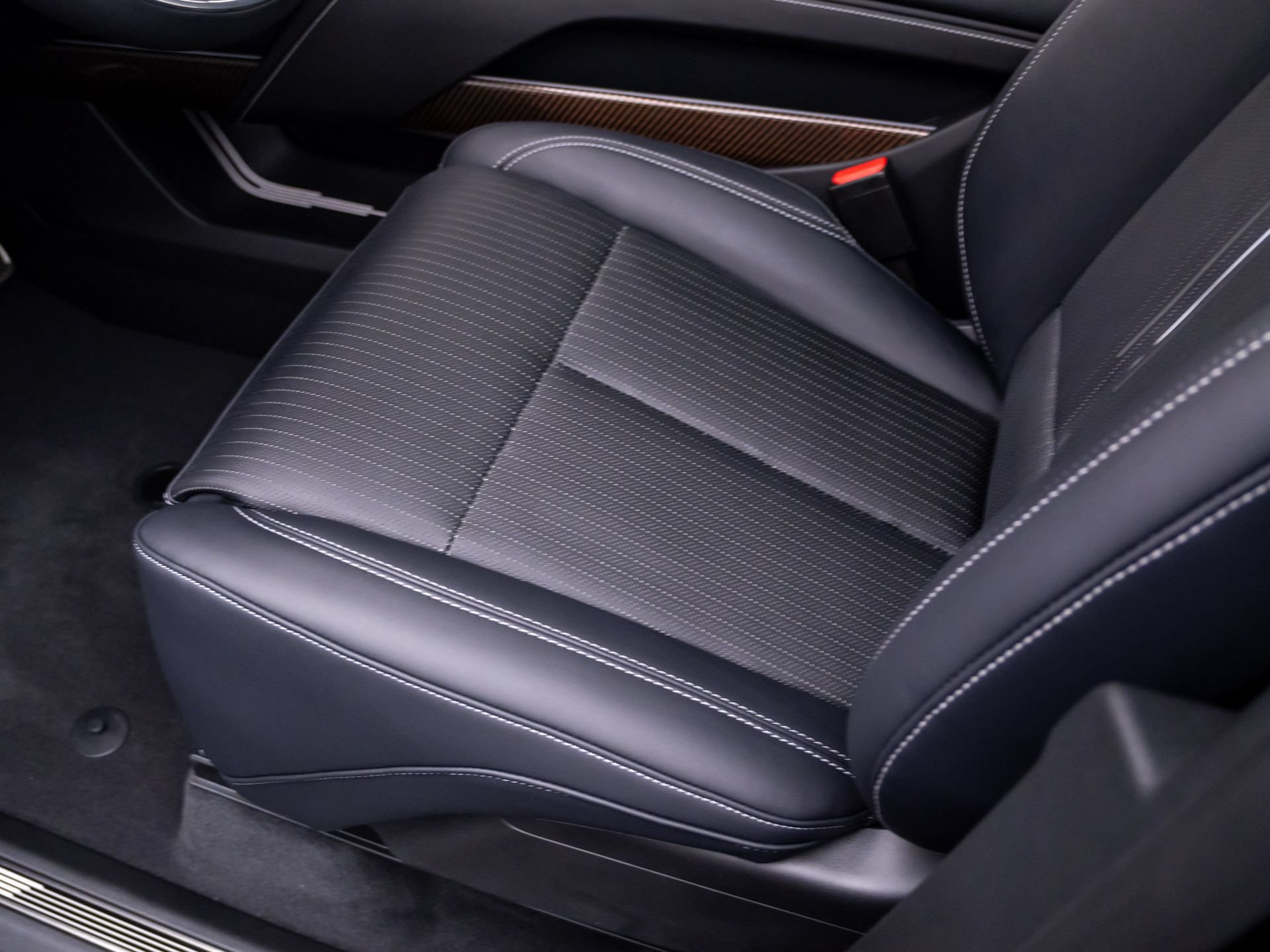New 2027 Cadillac Vistiq Sport w/ LPO, Floor Liner Package AWD/4WD image 14