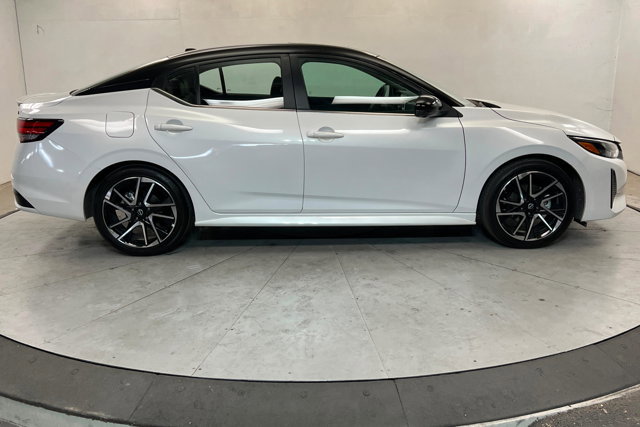 Used 2025 Nissan Sentra SR w/ SR Premium Package image 6