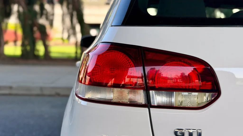 Used 2011 Volkswagen GTI 4-Door FWD image 17