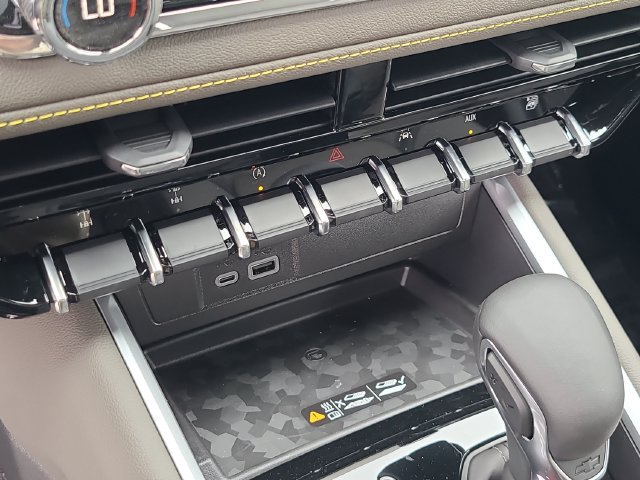 New 2026 Chevrolet Colorado ZR2 w/ Technology Package AWD/4WD image 29