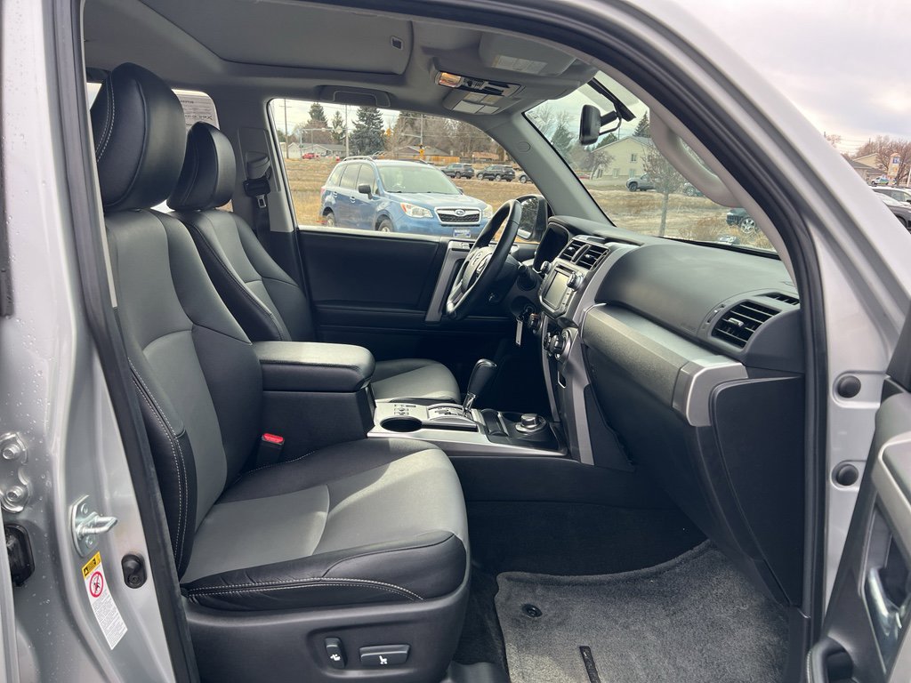 Used 2016 Toyota 4Runner SR5 Premium image 27