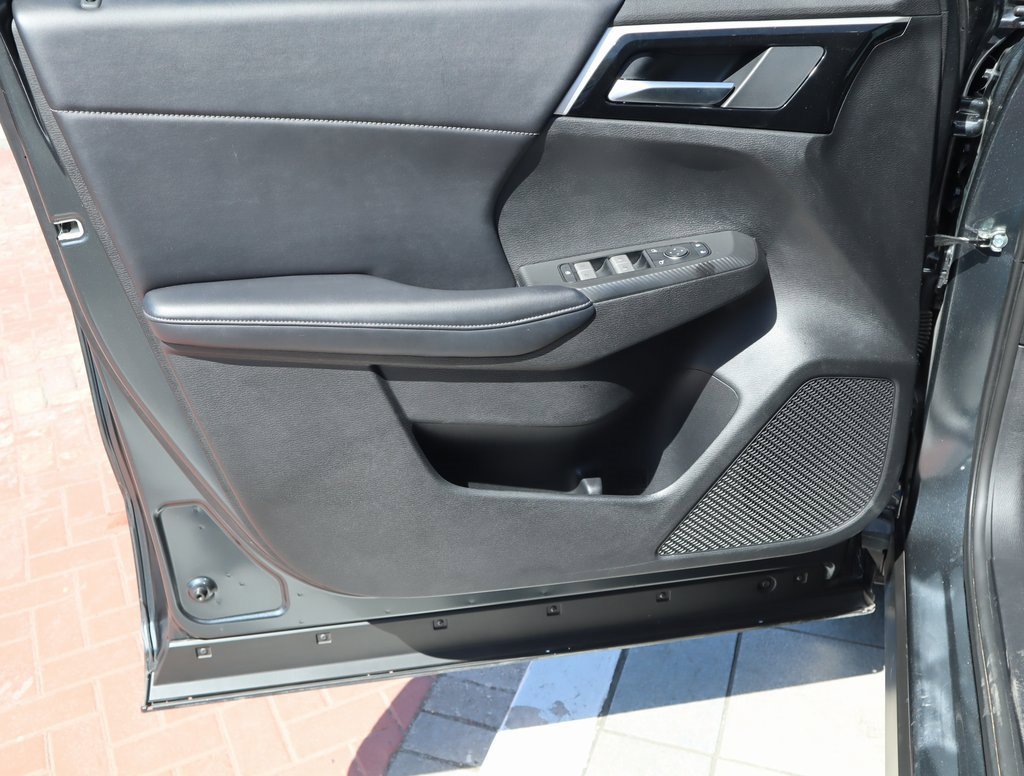 Used 2024 Mitsubishi Outlander SE Black Edition image 16