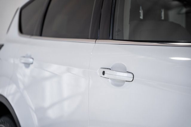 Used 2018 Ford Escape Titanium w/ Ford Safe & Smart Package image 16