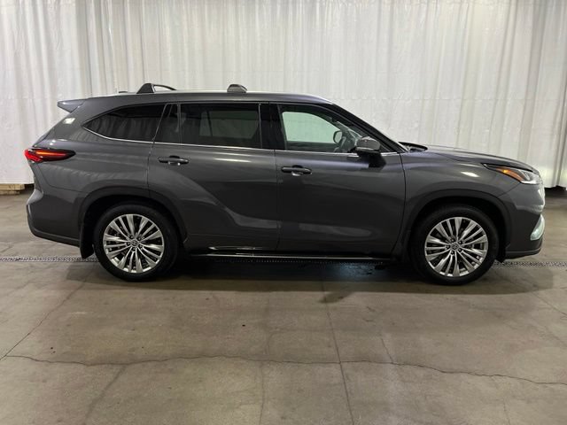 Certified 2025 Toyota Highlander Platinum AWD/4WD image 3