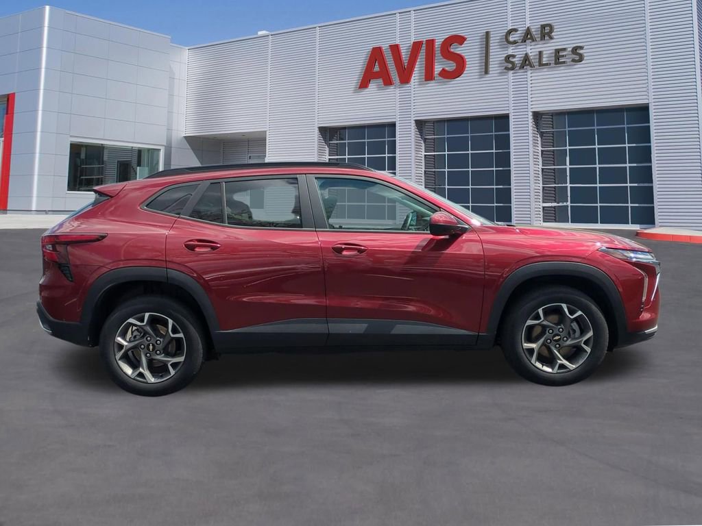 Used 2025 Chevrolet Trax LT w/ LT Convenience Package FWD image 5