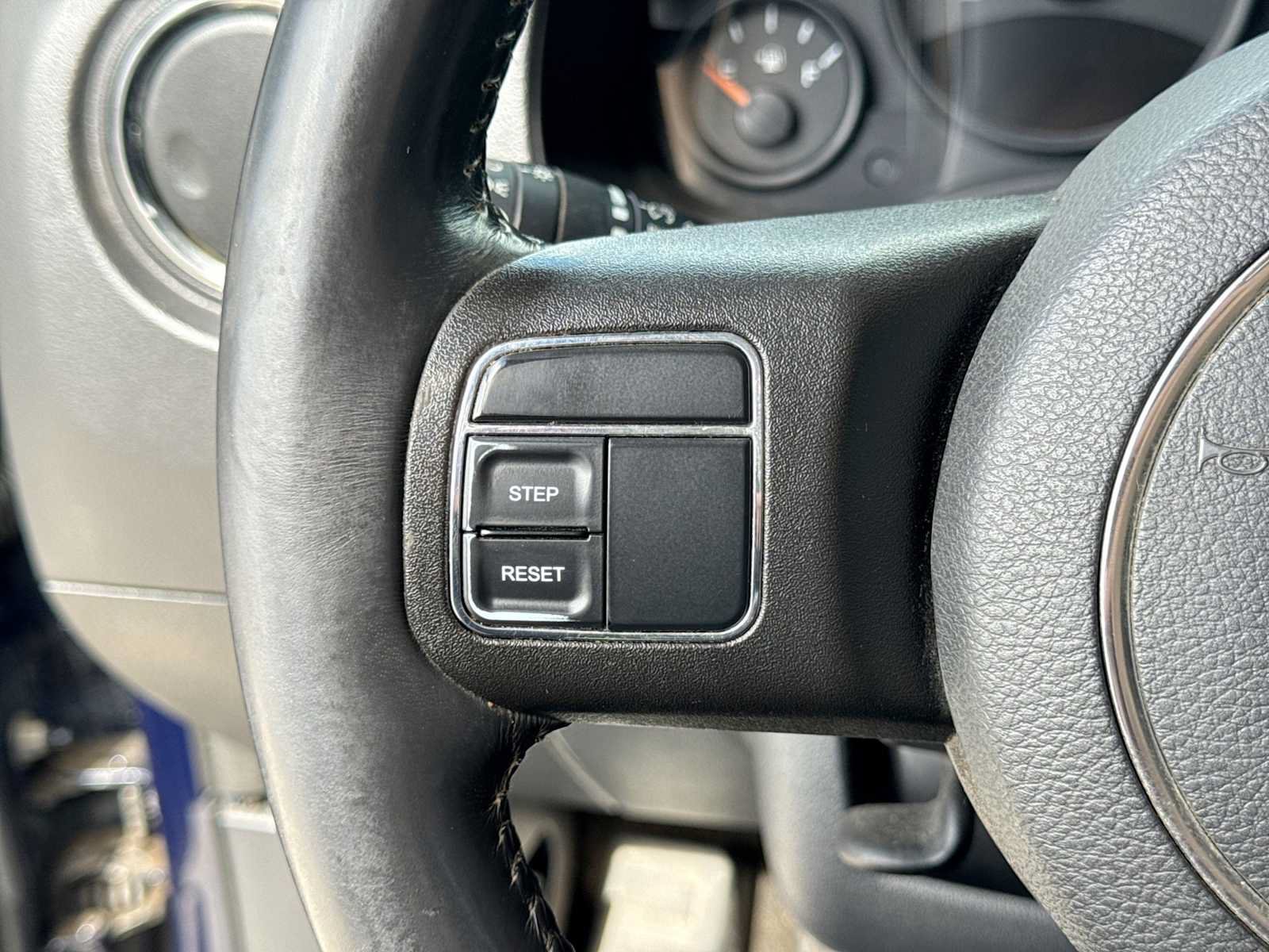 Used 2015 Jeep Patriot Latitude AWD/4WD image 22