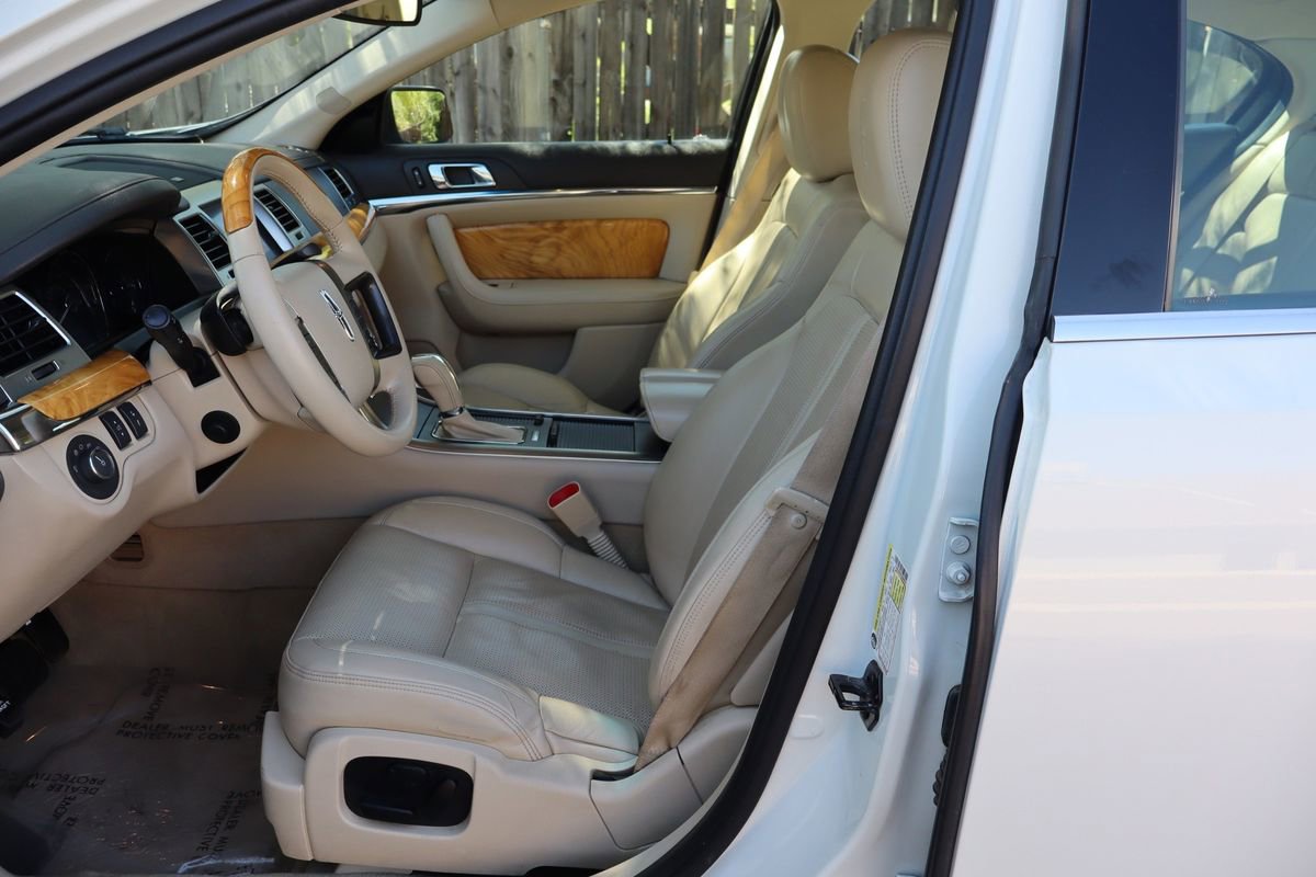 Used 2012 Lincoln MKS AWD image 19