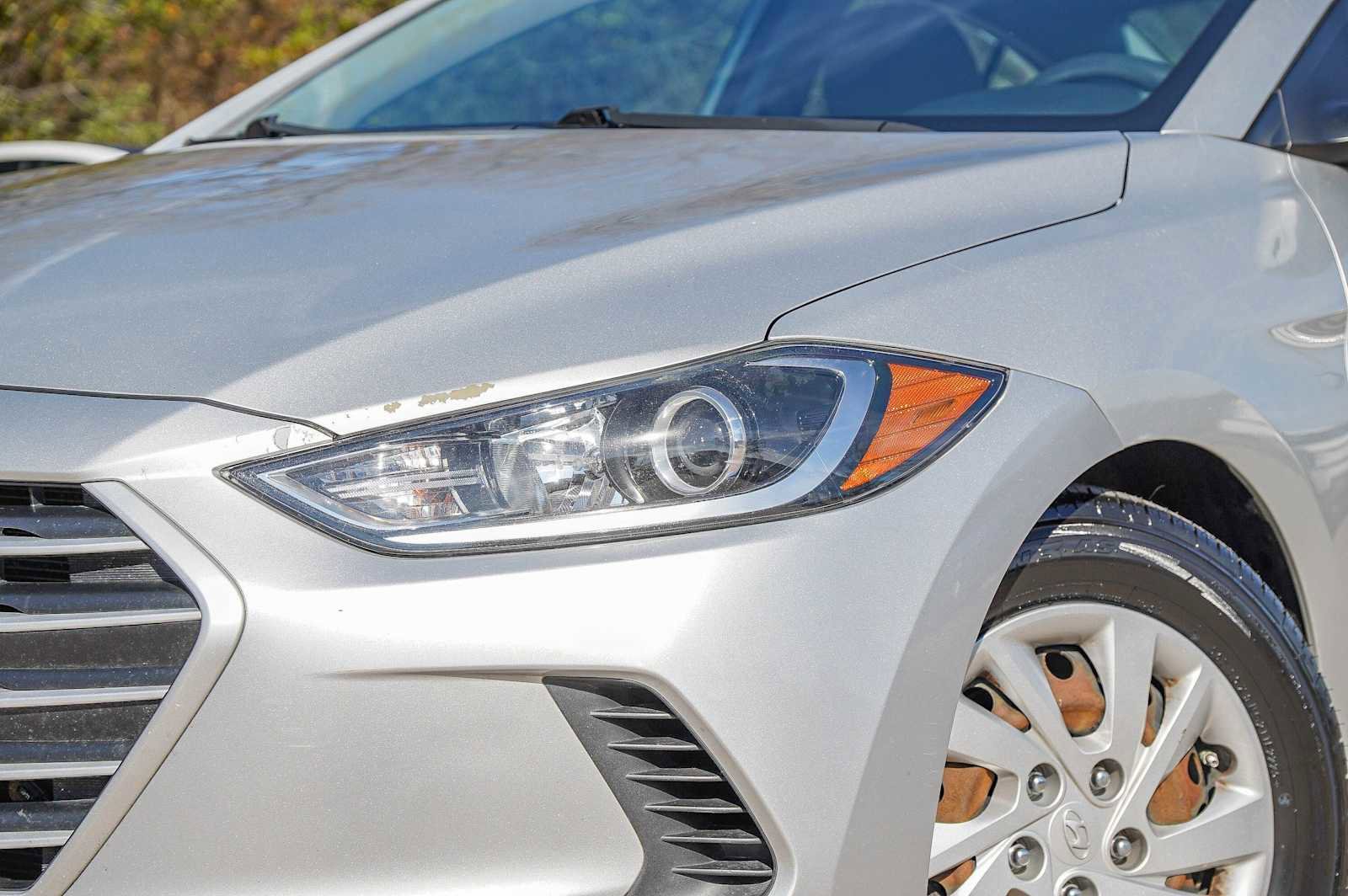 Used 2017 Hyundai Elantra SE image 3