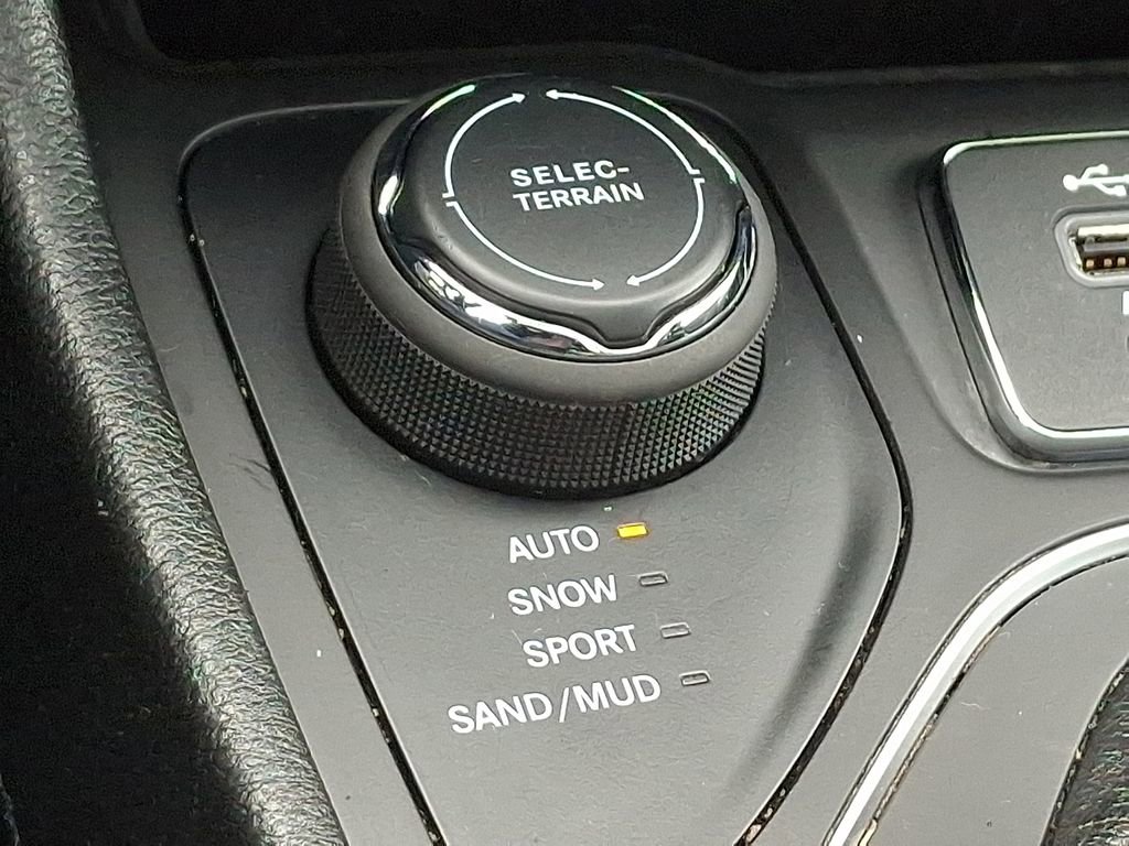 Used 2022 Jeep Cherokee Latitude Lux w/ Sun & Sound Group image 25