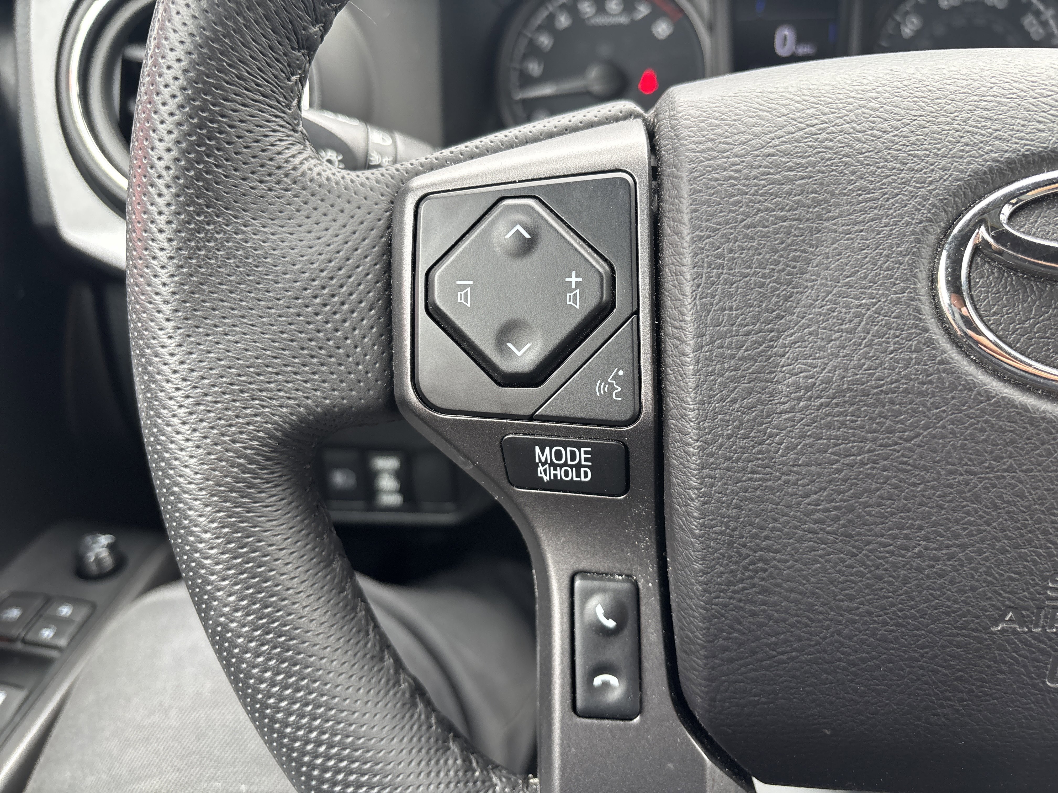 Used 2021 Toyota Tacoma TRD Sport w/ Technology Package image 18