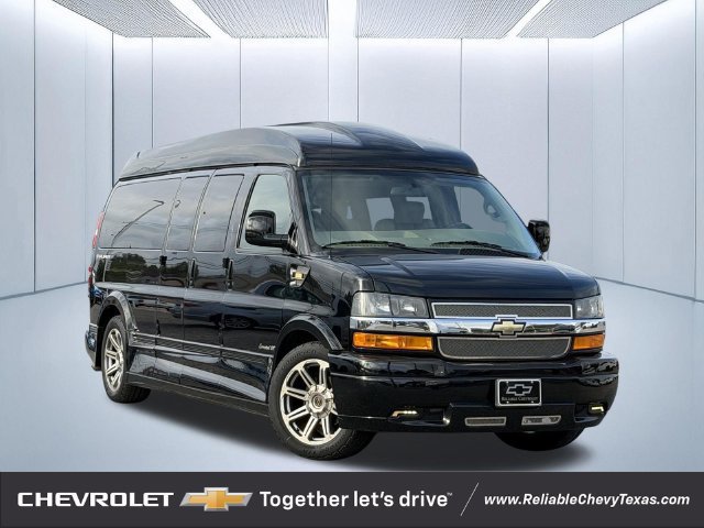 Used 2018 Chevrolet Express 2500 Extended w/ Enhanced Convenience Package RWD image 1
