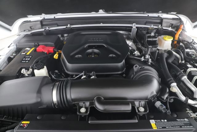 Used 2025 Jeep Wrangler Unlimited Sahara w/ Safety Group image 15