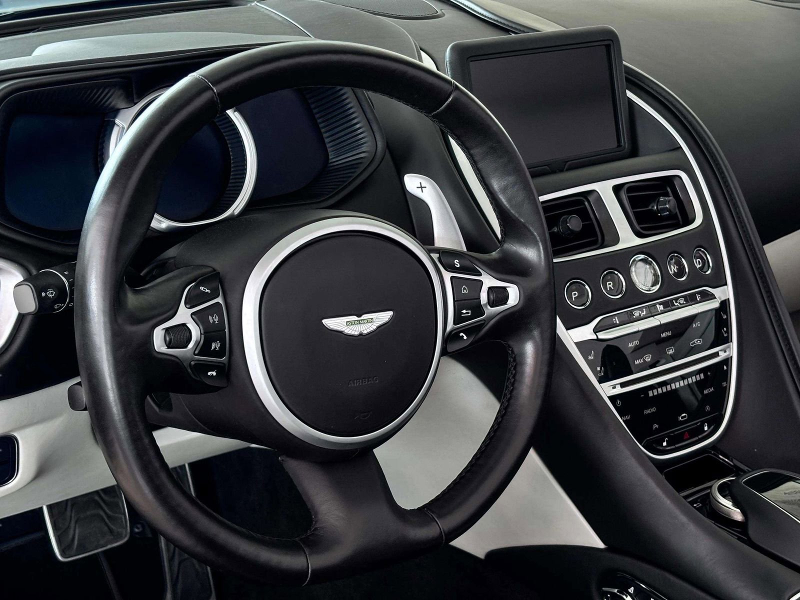 Used 2021 Aston Martin DB11 Volante image 29