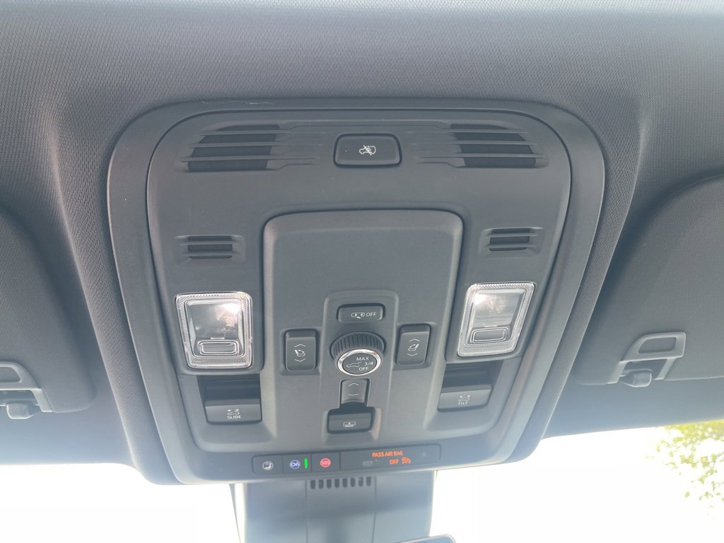 New 2025 Chevrolet Suburban Premier image 38