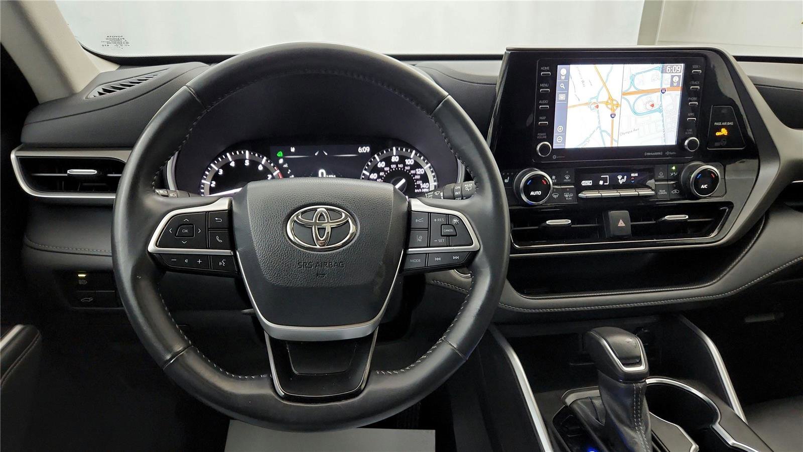 Used 2022 Toyota Highlander XLE image 26
