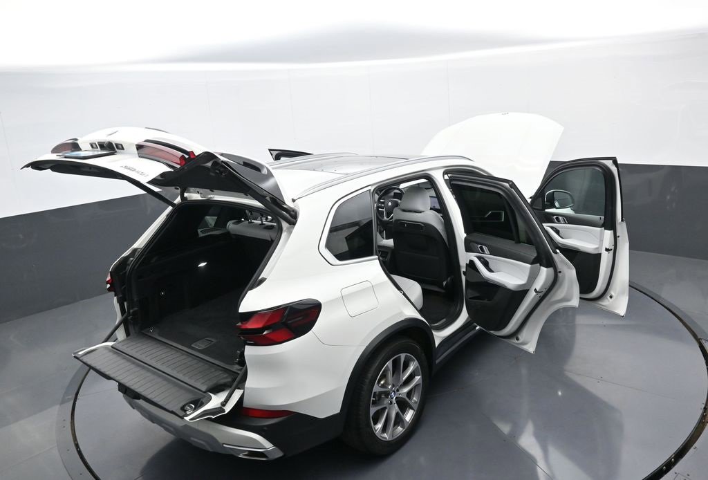 Used 2024 BMW X5 xDrive40i w/ Premium Package image 44
